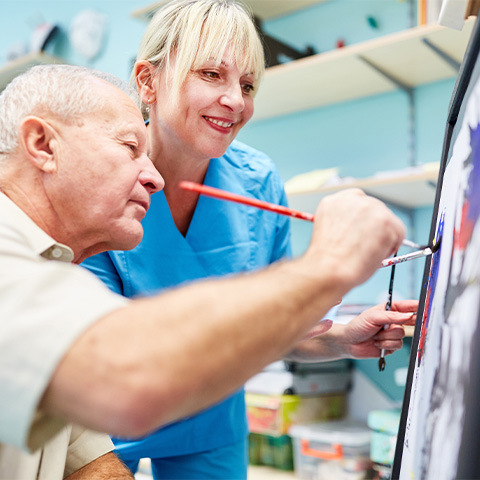 Maladie d’Alzheimer : l’art-thérapie comme vecteur de bien-être