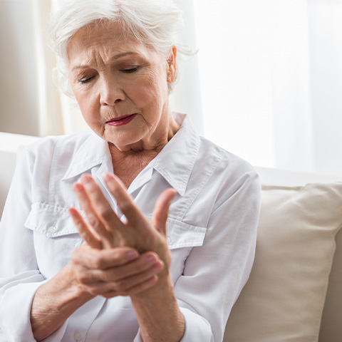 Eczéma : comprendre, traiter et prévenir les poussées chez les seniors