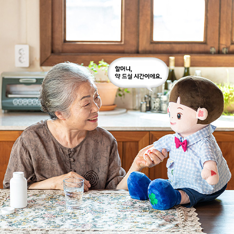 Hyodol, une poupée intelligente pour briser la solitude des personnes âgées